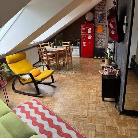 Bunte Retro-auszeit Am Fusse Des Hermann *