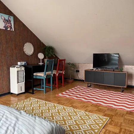 Bunte Retro-auszeit Am Fusse Des Hermann